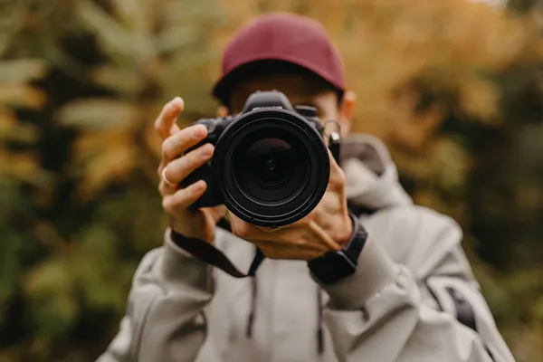 Young Caucasian Male Photographer Taking Picture Autumn Park — Stock Photo, Image