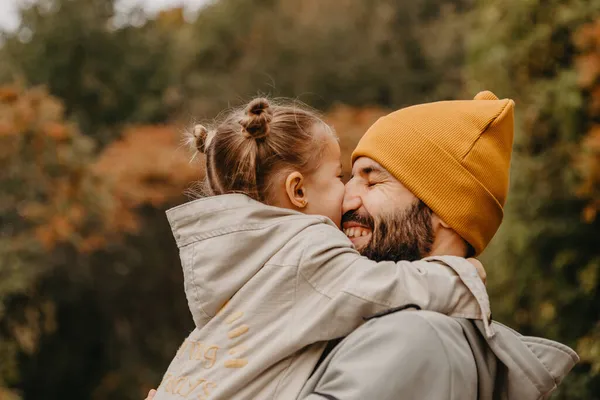 Happy Father Daughter Playing While Walking Beautiful Autumn Park Ideal — Stock Photo, Image