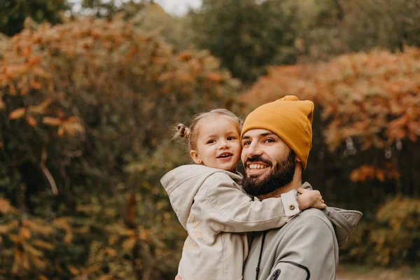 Happy Father Daughter Playing While Walking Beautiful Autumn Park Ideal — Stock Photo, Image