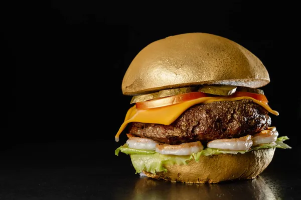 Large Juicy Expensive Burger Gilding — Stock Photo, Image