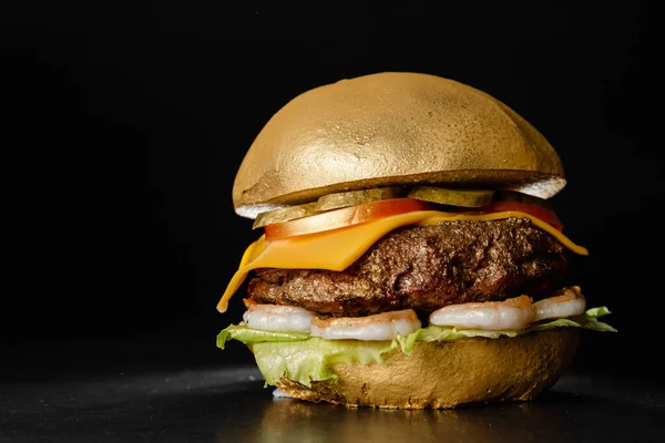 Velký Šťavnatý Drahý Burger Zlacením — Stock fotografie