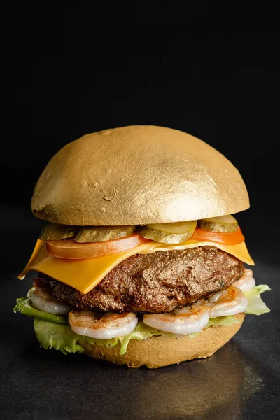 Large Juicy Expensive Burger Gilding — Stock Photo, Image