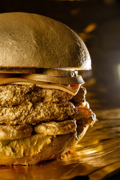 Large Juicy Expensive Burger Gilding — Stock Photo, Image