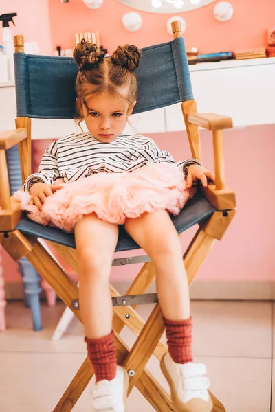 Niña Con Estilo Salón Belleza Para Niños Donde Hizo Hermoso —  Fotos de Stock