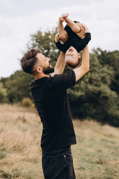 Portrait Father Child Stylish Father Beard Keeps His Arms Child — Foto Stock