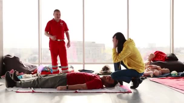 Kiev Ucrania Instructor Cruz Roja Llevó Cabo Una Capacitación Atención — Vídeo de stock