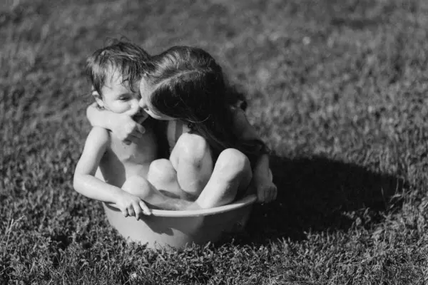Two Sisters Climbed Bowl Cool Water Hot Day Splashed Water — Stock Photo, Image