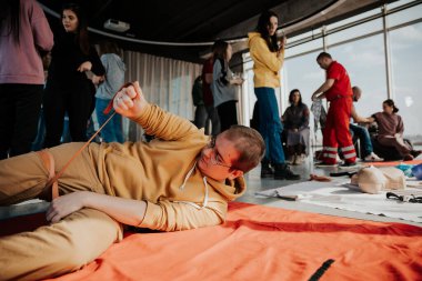 26.03.2022 Kyiv, Ukraine:  Training on emergency medical care was conducted by a Red Cross instructor in the office space for the civilian population of Ukraine due to the military attack on Russia