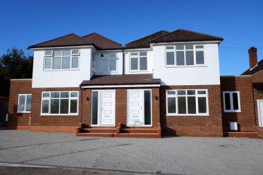 Croxley Green, Hertfordshire, İngiltere 'de modernize edilmiş yarı müstakil evler