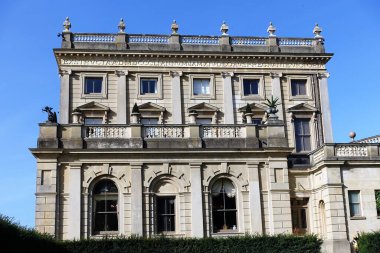 Cliveden House, Buckinghamshire 'da bir İngiliz kır evi ve mülkü.