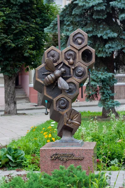 ternopil çalışma bee Anıtı. Ukrayna.