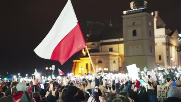 Varsóvia, Polónia, 06.11.2021 - Polónia Varsóvia mais ninguém marcha de mulheres bandeira castelo quadrado aborto lei protesto - tiro largo — Vídeo de Stock