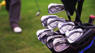 Varşova, Polonya, 09.29.2021 parlak golf sopaları