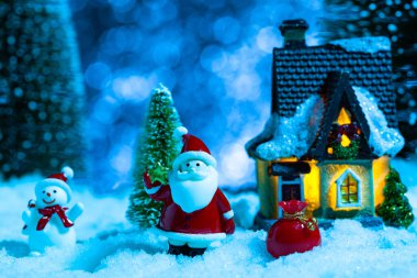 Noel tebrik kartı, Noel Baba, kardan adam ve kızakta hediyeleri olan ren geyiği, konsept