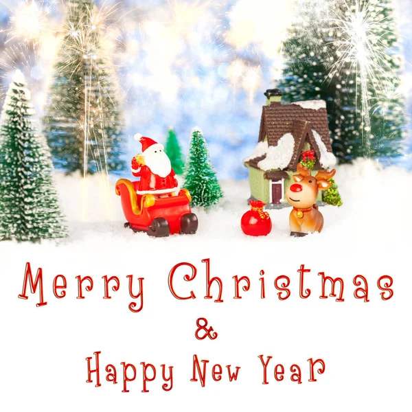 Wesołych Świąt kartka z życzeniami, Święty Mikołaj i sanie w śniegu, zabawki — Zdjęcie stockowe
