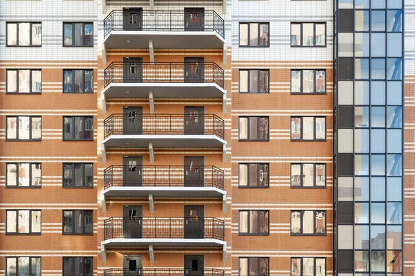 Modern çok katlı çok katlı apartman daireleri.