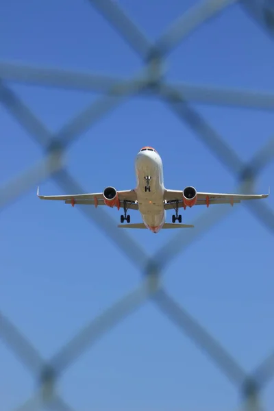 Flugzeug Zwischen Dem Gate Flughafen Bei Der Ankunft Zielort — Stockfoto