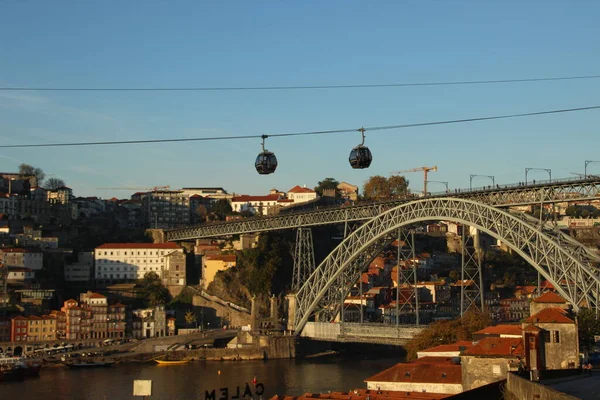Ponte Porto Nel Momento Cui Una Funivia Attraversa — Foto Stock