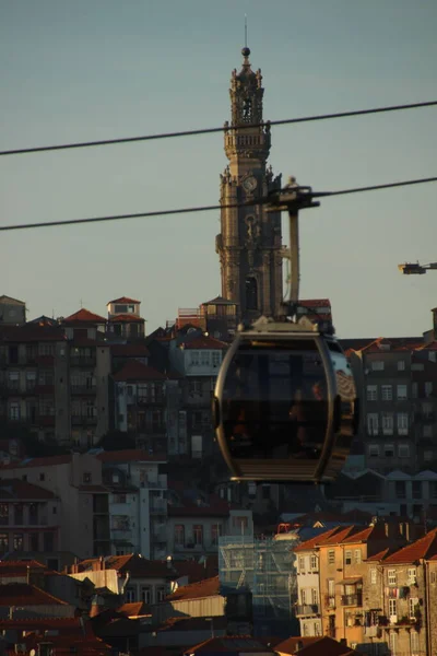 Porto Nel Momento Cui Una Funivia Attraversa — Foto Stock