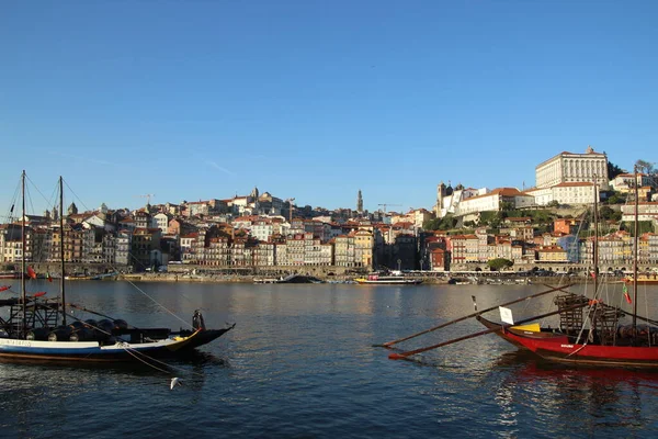 Barca Sul Fiume Douro Con Vista Sulla Città Porto — Foto Stock