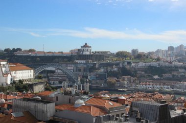 Binaların ve Porto şehrinin panoramik manzarası