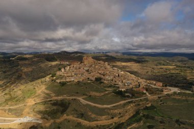 Navarra 'da küçük bir kasaba, Ujue havadan görünüyor.
