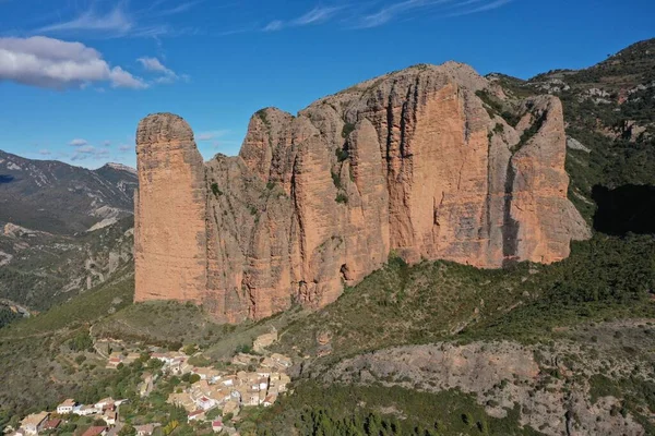 Panoramautsikt Över Berömda Klippformationerna Mallos Riglos Spanien Ljusblå Bakgrund — Stockfoto