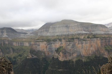 Monte Perdido Ulusal Parkı 'nın panoramik manzarası