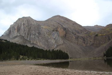Pirenelerin tepesindeki aragonun en güzel göllerinden biri.