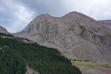 Pirenelerin tepesindeki aragonun en güzel göllerinden biri.