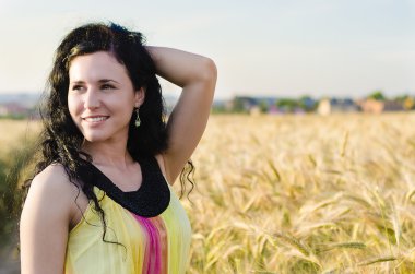 buğday alan güzel esmer Bayan