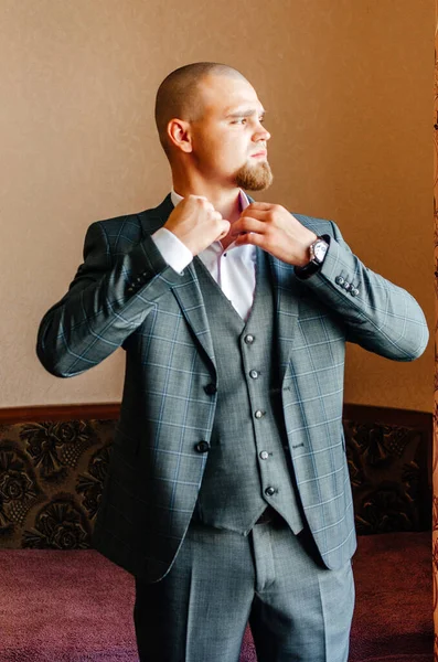 Damadın sabahı. Damat toplantısı.