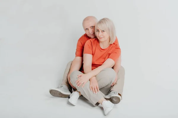 Couple Love Orange Shirts Laughing Hugging White Background — 스톡 사진