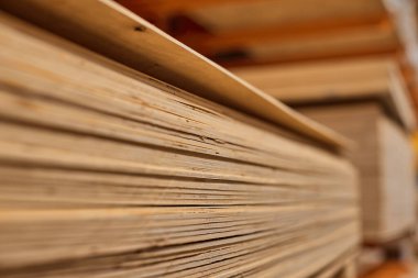 Depodaki ya da inşaattaki tahtaların keresteleri..