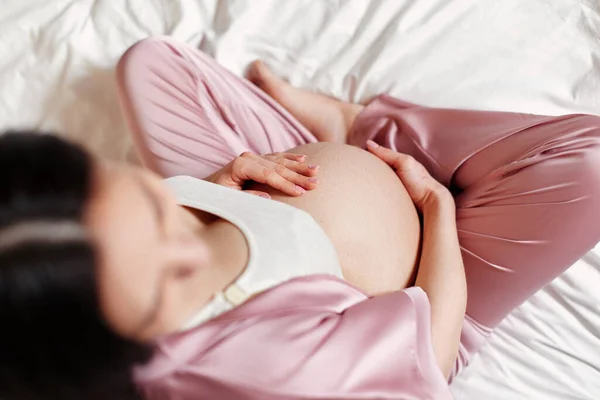 Pregnant woman holding her hands on her belly — Stock Photo, Image