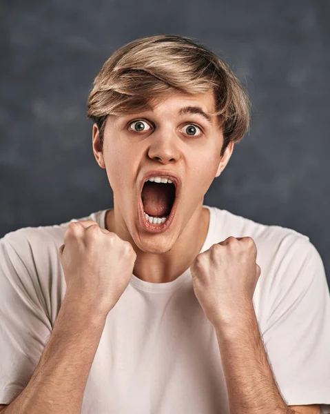 Emotions Television Fan Screams Hatred Rage Crying Emotional Angry Young — Stock Photo, Image