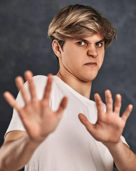 Portrait Young Man Expressing Negativity Gray Background Disgusting — Fotografia de Stock