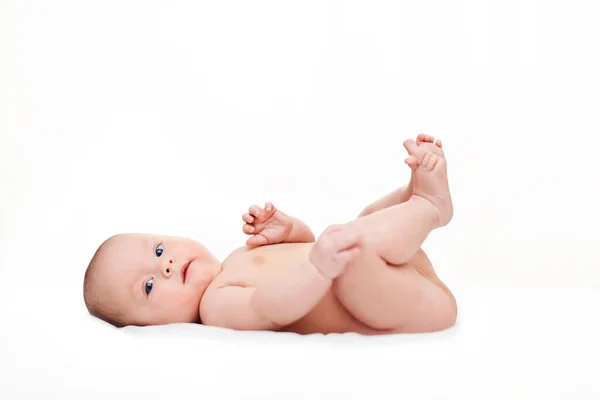 Schattig Gelukkig Kleine Baby Liggend Terug Witte Achtergrond — Stockfoto