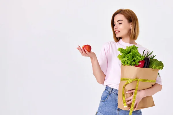 Beautiful Caucasian Woman Holds Paper Bag Groceries Red Apple White — Stockfoto