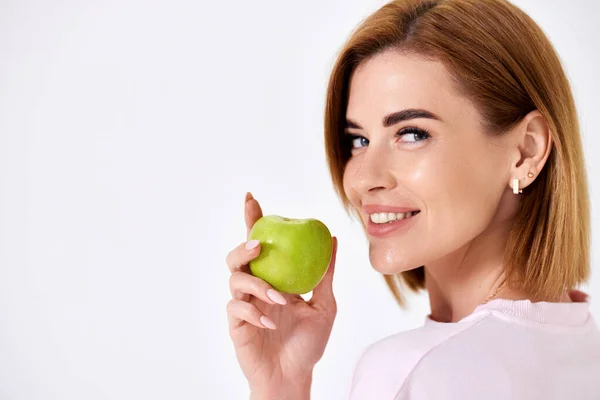 Portrait Cheerful Girl Holding Green Apple Isolated White Background — Zdjęcie stockowe