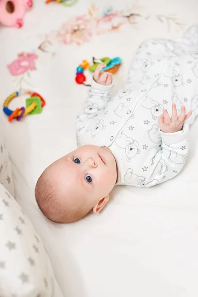 Felice Bambino Neonato Carino Culla Casa — Foto Stock