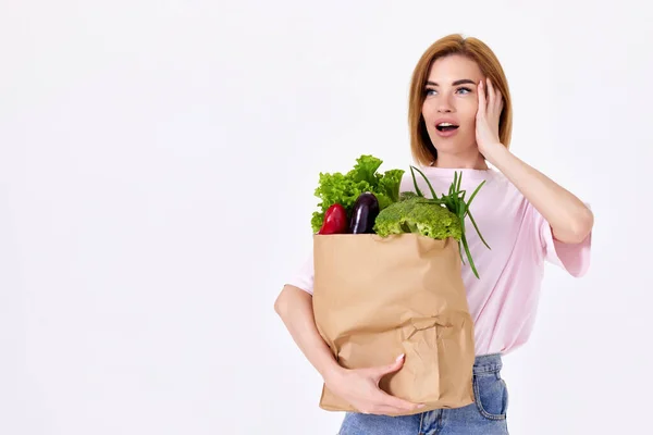 Surprised Caucasian Vegetarian Woman Pink Shirt Hold Paper Bag Groceries — 스톡 사진