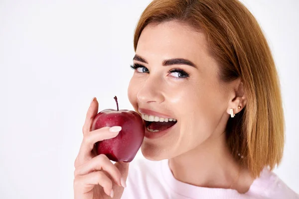 Portrait Cheerful Woman Eating Red Apple Isolated White Background Close — Stok fotoğraf
