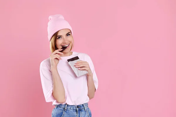 Young Happy Woman Casual Shirt Biting Sweet Chocolate Bar Looking — 스톡 사진