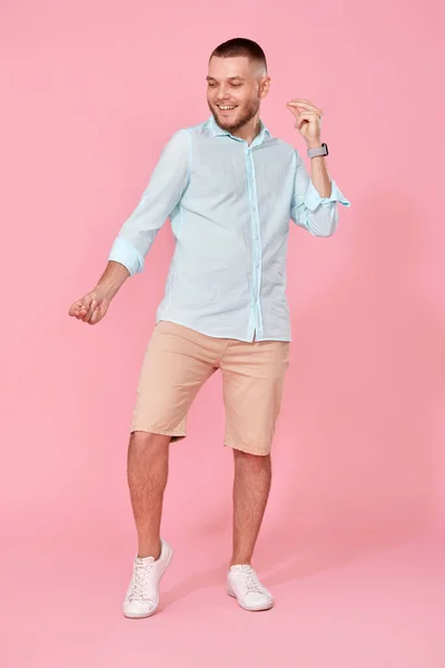 Cheerful Young Happy Man Dance Pink Background Vacation Summer Full — Φωτογραφία Αρχείου