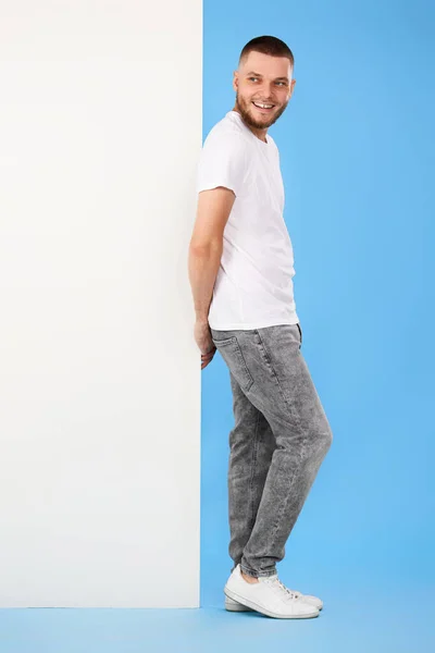 Portrait Friendly Guy Casual Shirt Leaning Empty White Placard Advertisement — Fotografia de Stock