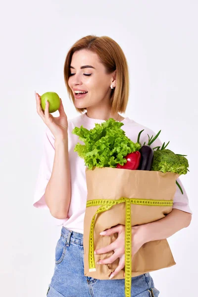 Smiling Caucasian Woman Pink Shirt Holds Paper Bag Vegetables Eat — 스톡 사진