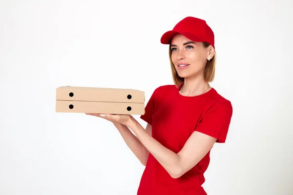 Доставка Піци Жінка Уніформі Тримає Коробки Піци Білому Тлі — стокове фото