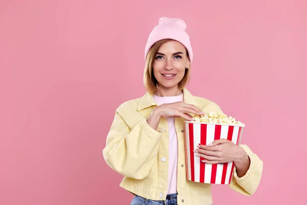 Happy Girl Hat Watching Movie Film Holding Bucket Popcorn Isolated — стоковое фото