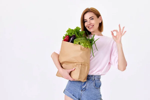 Cheerful Happy Blonde Woman Hold Paper Bag Vegetables Showing Gesture — Foto de Stock